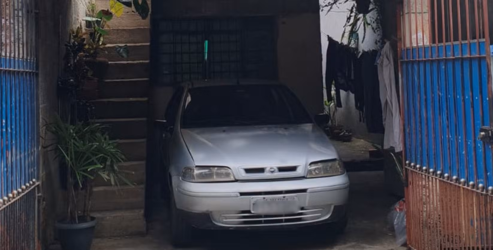 Motorista de caminhão é resgatado amarrado e amordaçado dentro de carro na Zona Norte