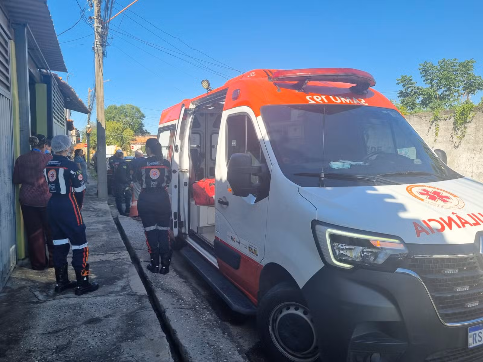 Porteiro morre após colidir de moto contra carro estacionado na Zona Sul de Teresina; suspeita é de mal súbito