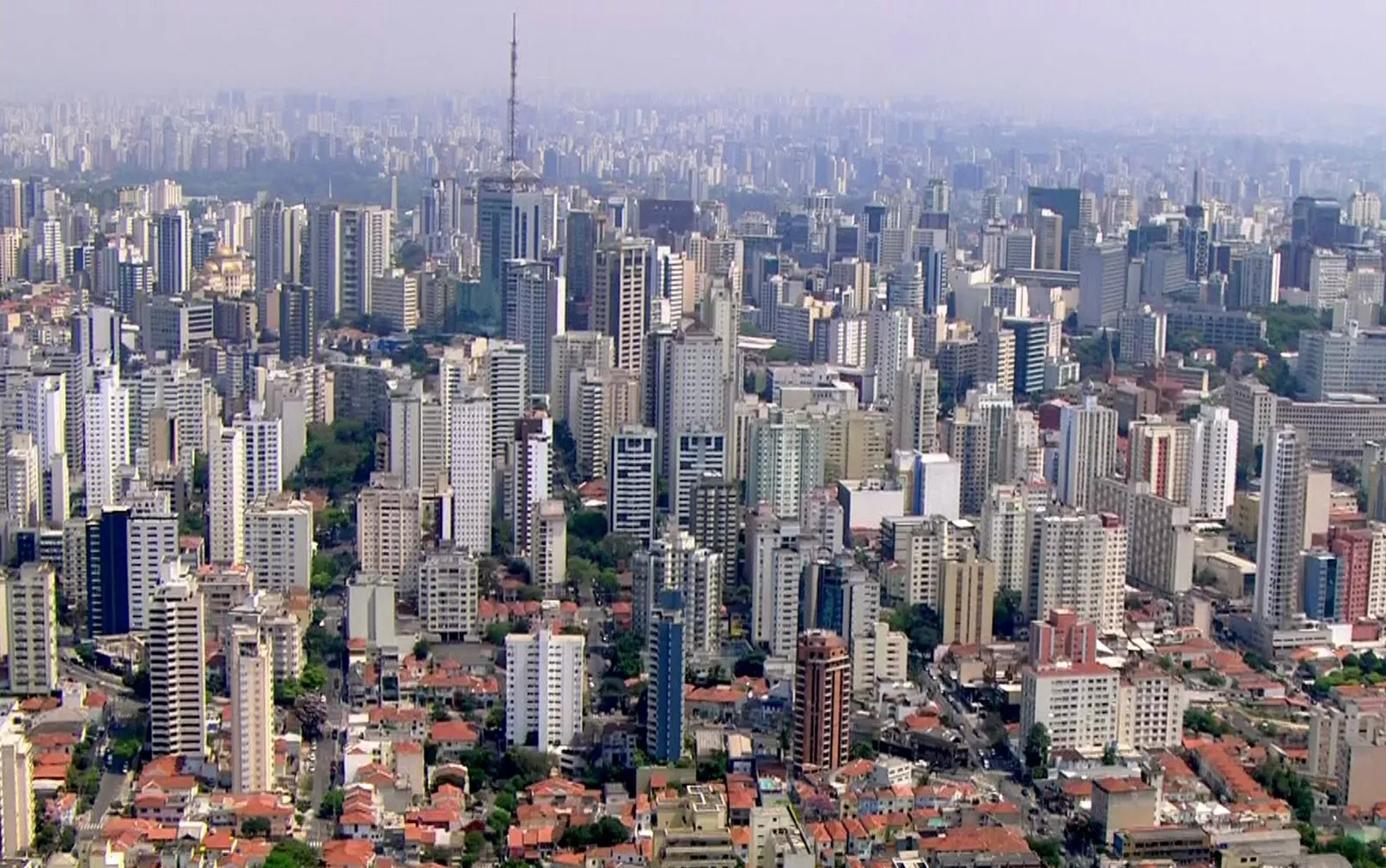 Por que os centros das cidades brasileiras se tornaram tão vazios e inseguros?