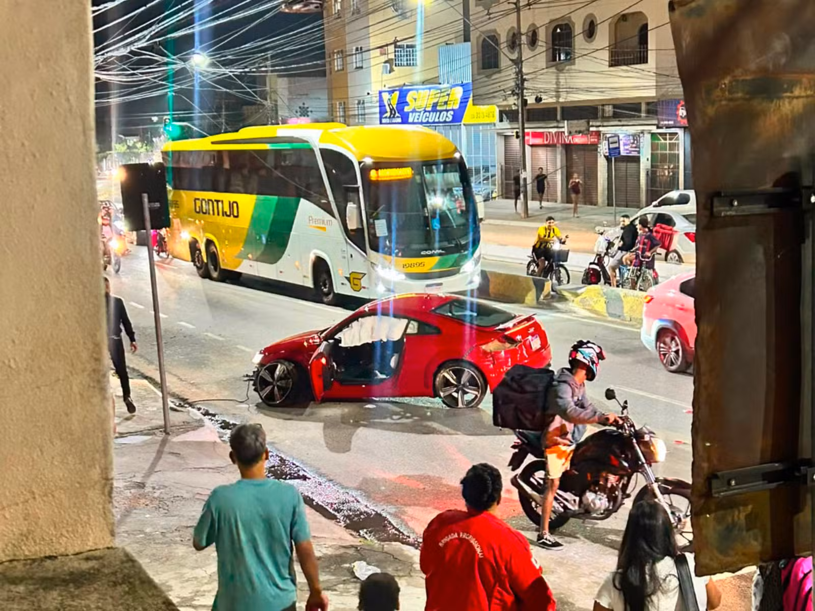 Motorista é preso após bater carro de luxo e apresentar documento falso em Governador Valadares