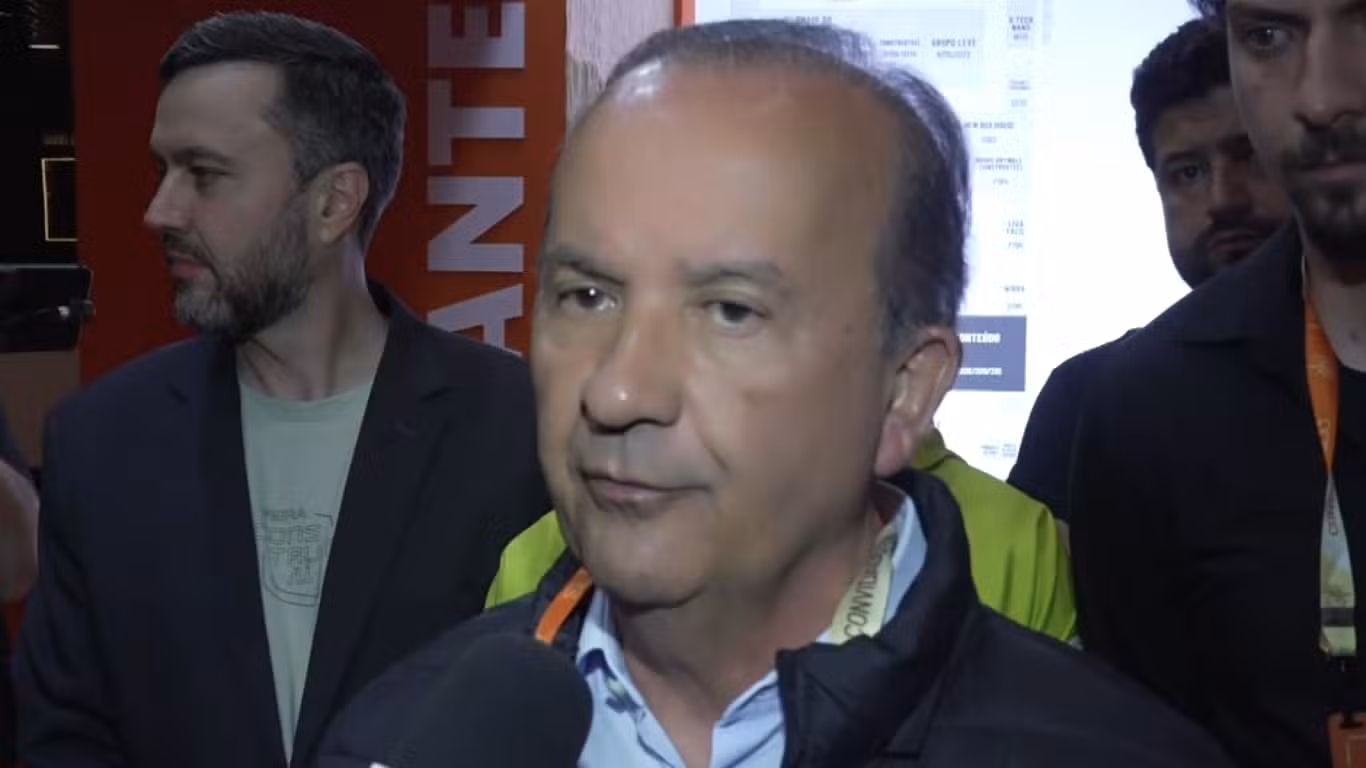 Eleições 2026 em SC: Jorginho Mello visita feira de construção civil em Balneário Camboriú