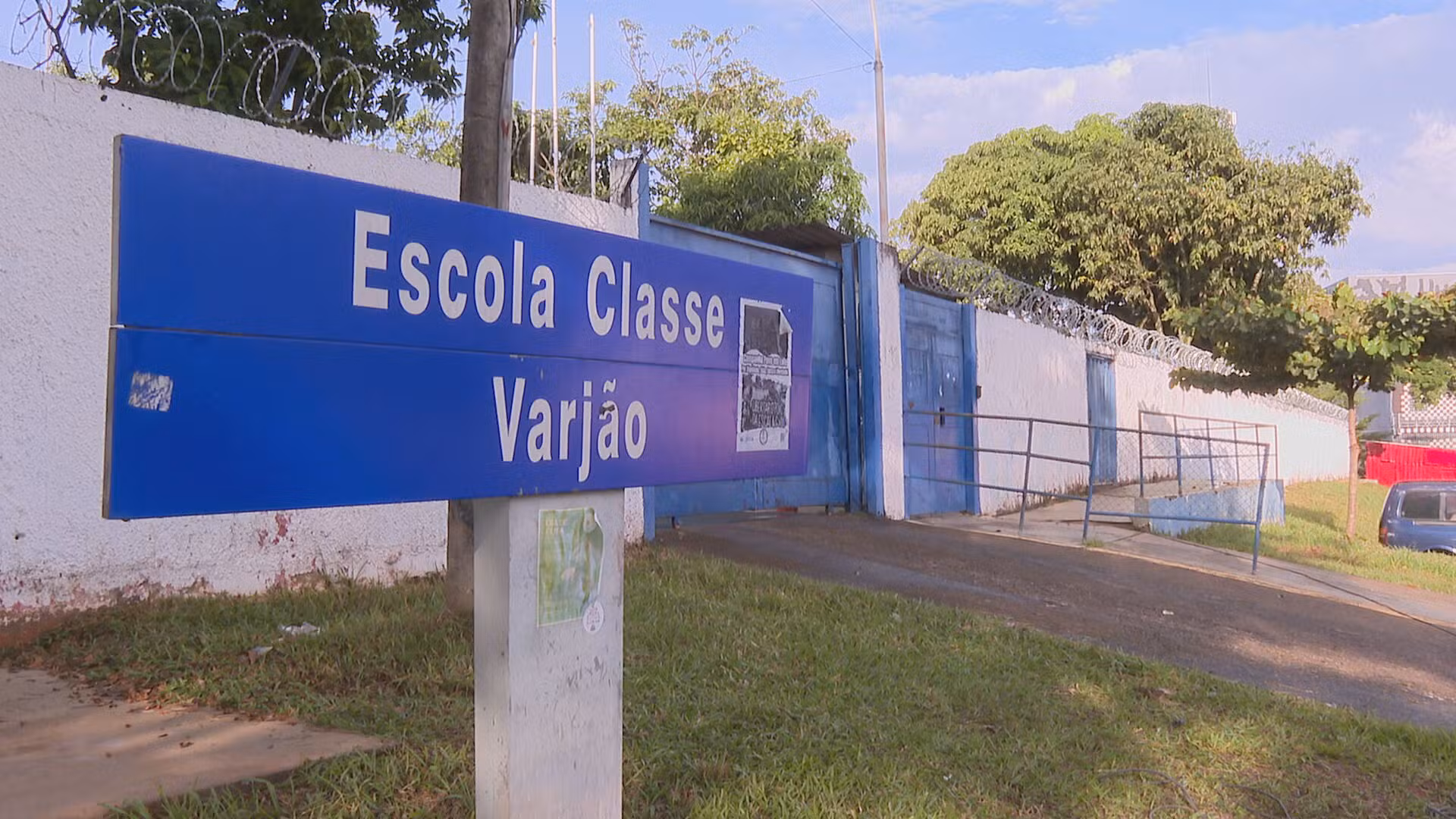 Educação do DF manda servidores temporários submeterem qualquer atestado à perícia; sindicato critica