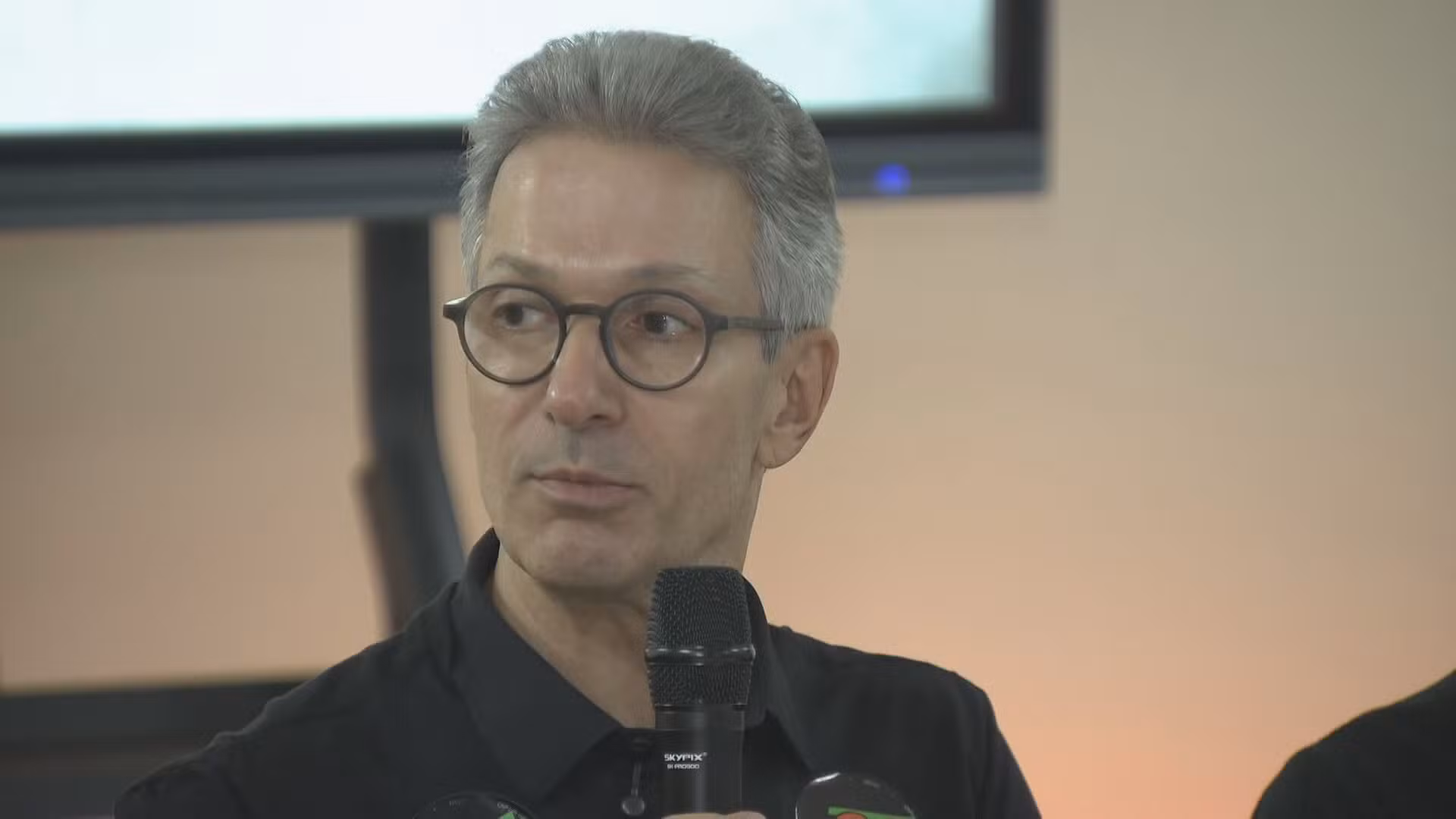 Zema critica fim da taxação das blusinhas sem contrapartidas para empresas nacionais: 'isonomia é fundamental'