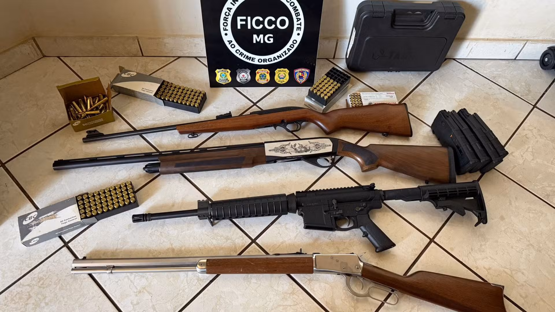 Dono de arsenal de uso restrito é investigado por fraudar registro de CAC para venda clandestina de armas em MG
