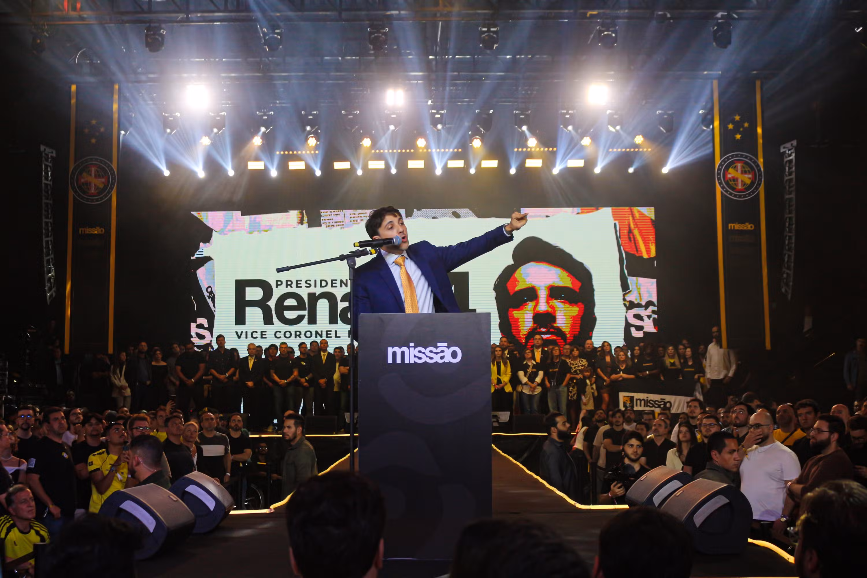 Renan Santos lança candidatura com críticas a Flávio Bolsonaro, diz ser melhor opção contra Lula e defende 'matar quem roubar'