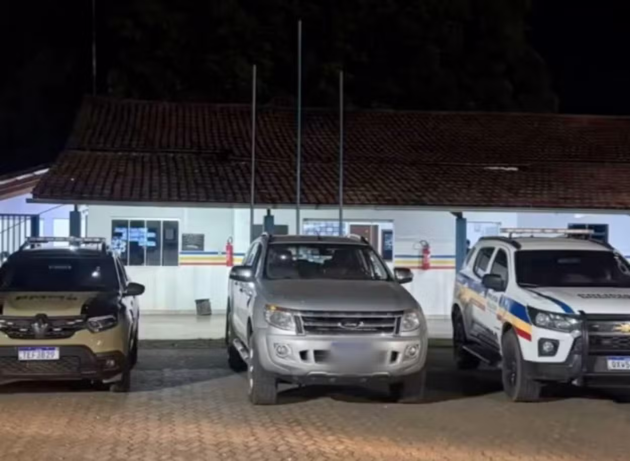 PM prende quatro homens e recupera caminhonete roubada em Várzea da Palma