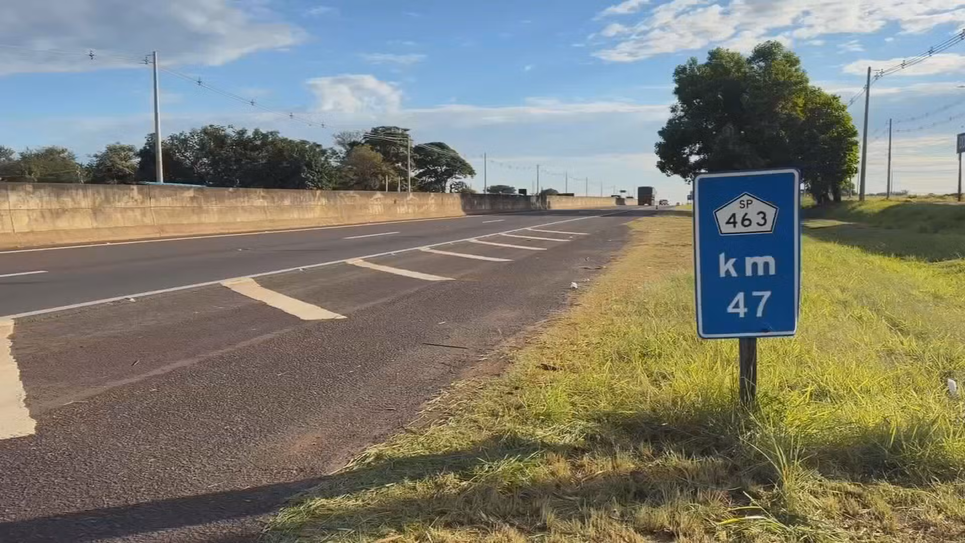 Casal encontra criança andando sozinha em acostamento de rodovia de Araçatuba