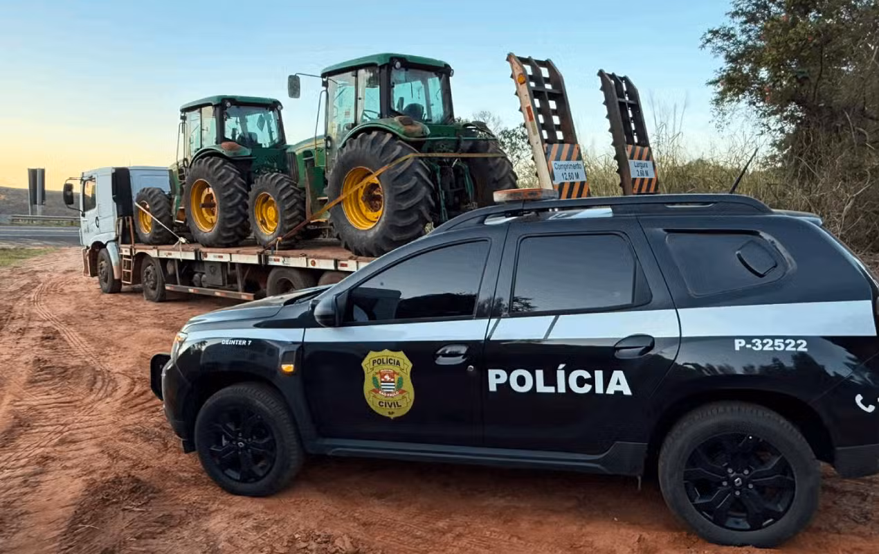 Polícia usa drone e recupera em Botucatu três tratores furtados em Anhembi