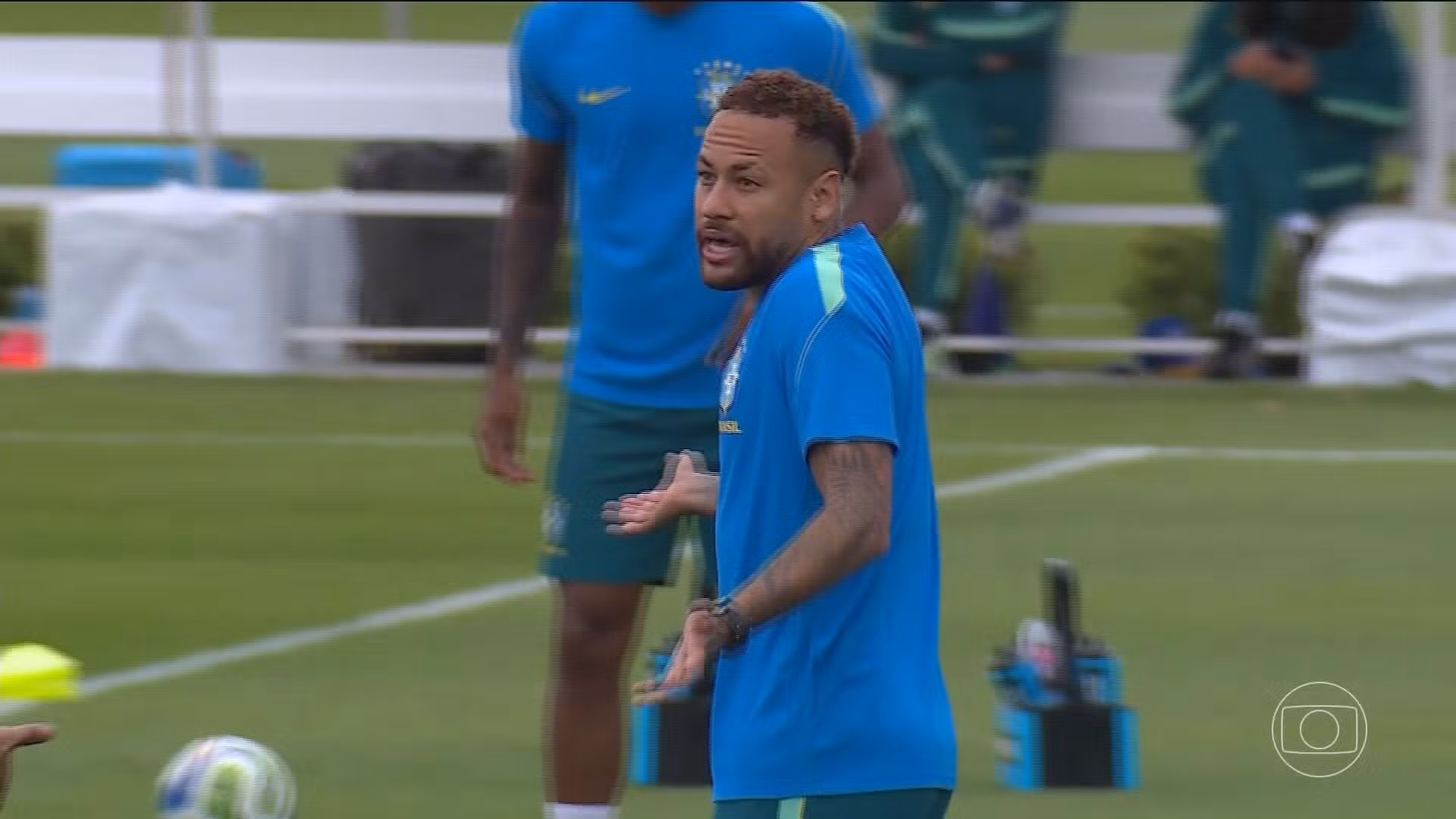 Neymar é relacionado, deve começar no banco e pode ganhar minutos contra a Escócia