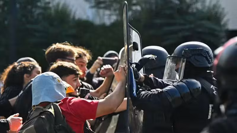 Por que a nova onda de protestos estudantis assusta o governo francês