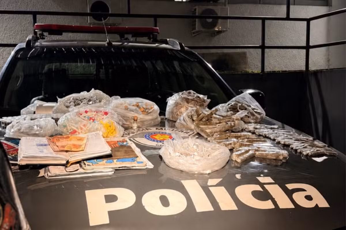 Homem é preso com 2,6 mil porções de drogas no Pararangaba, em São José dos Campos