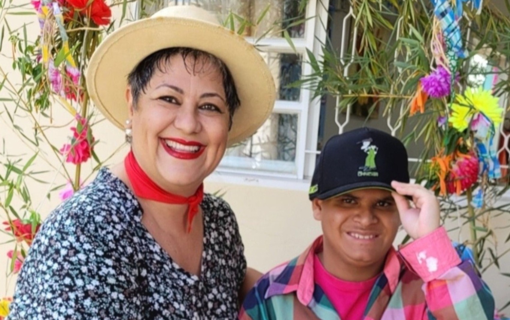 A jornada da mãe solo que adotou bebê com síndrome e microcefalia