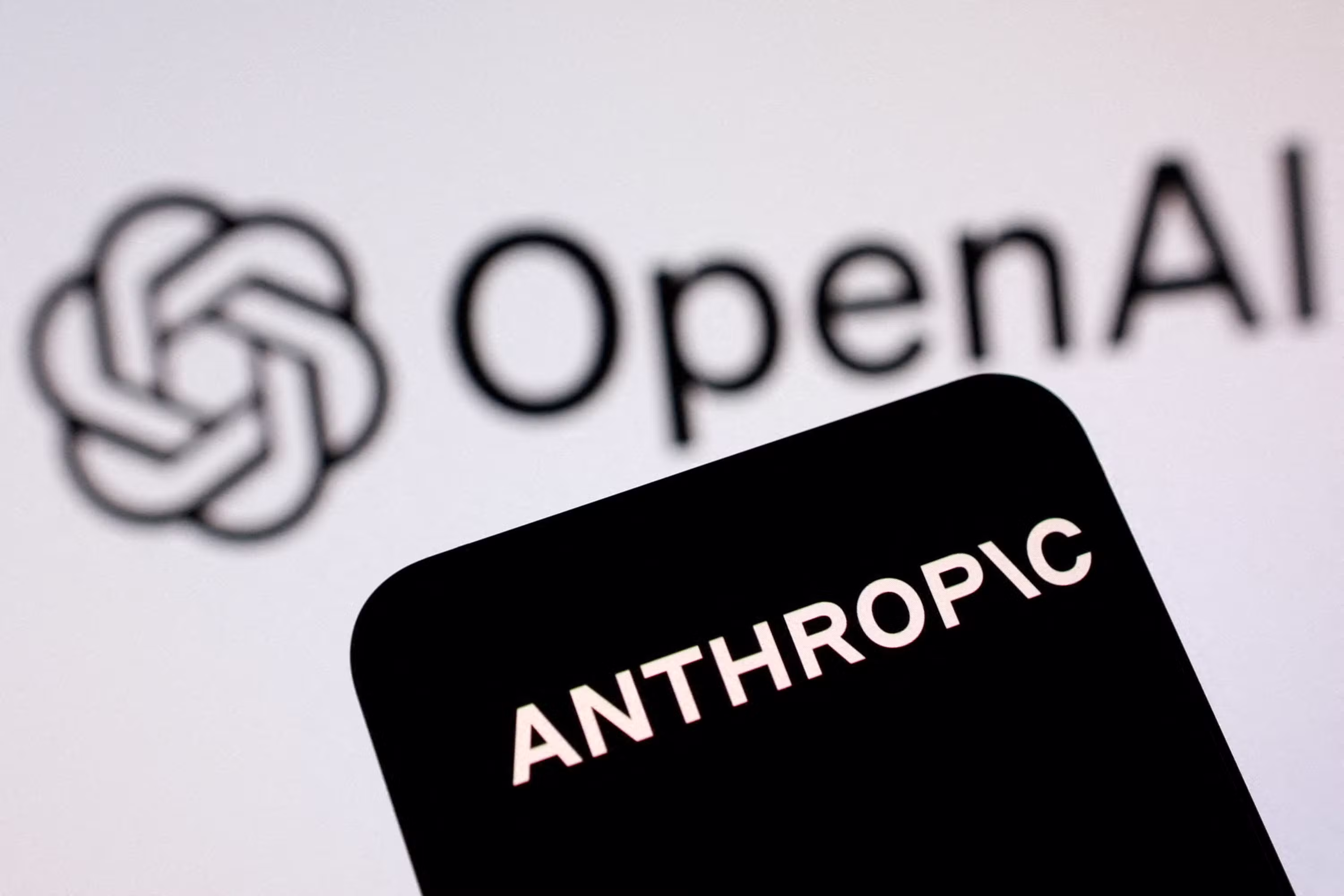 China lança maior IA de código aberto do mundo e aumenta pressão sobre OpenAI e Anthropic