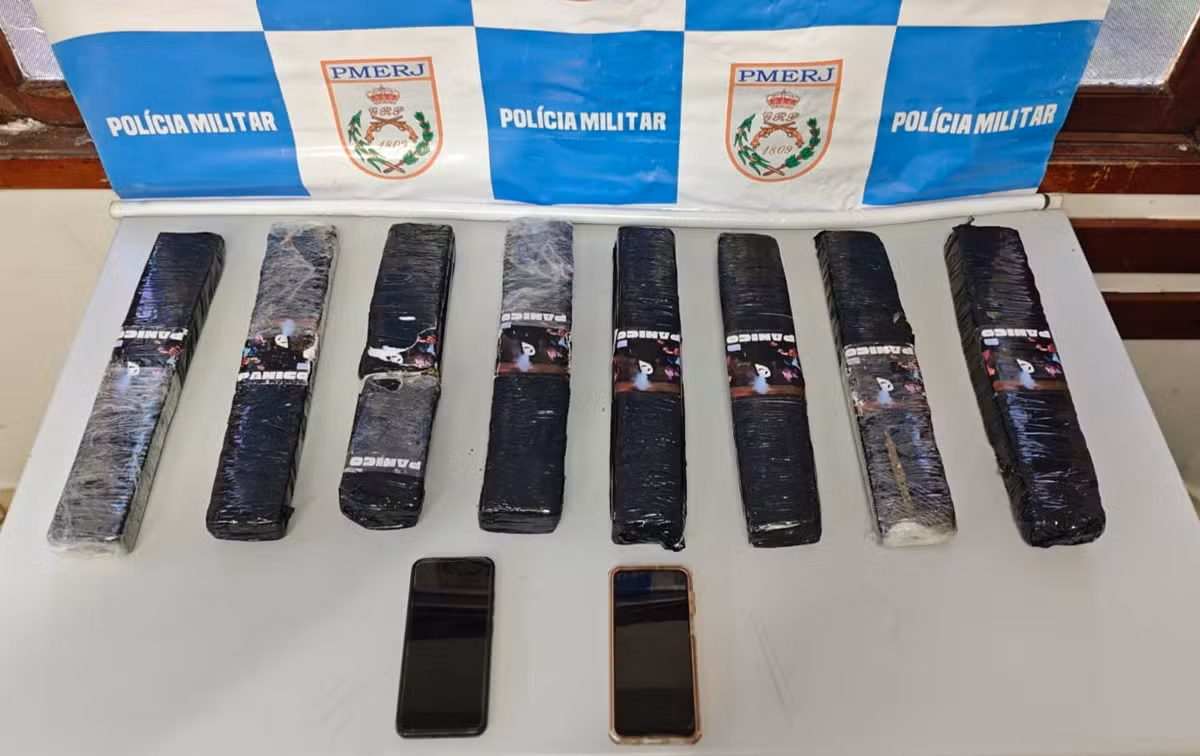 Casal é preso com 10 kg de maconha em operação na RJ