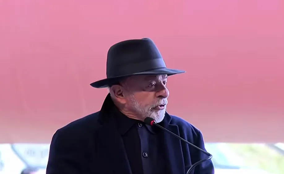 Lula pede um minuto de silêncio em homenagem a vítimas na Venezuela e manda ministro viajar ao país