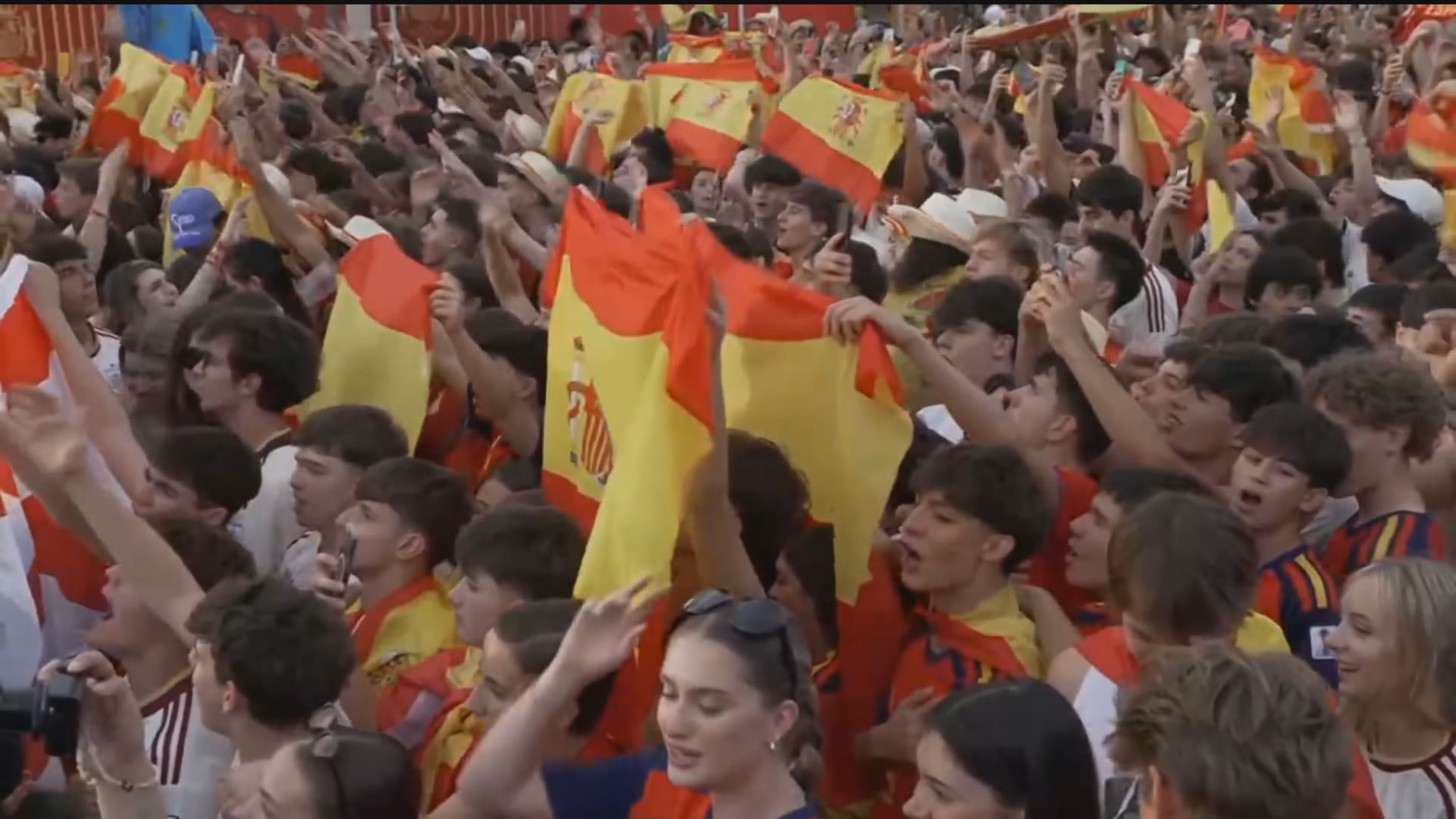 Em Madri, espanhóis comemoram classificação para a final da Copa