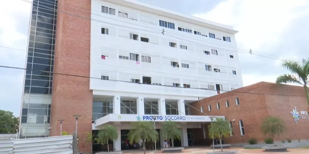 Idoso de 86 anos fica em estado grave após ser atropelado por caminhão na BR