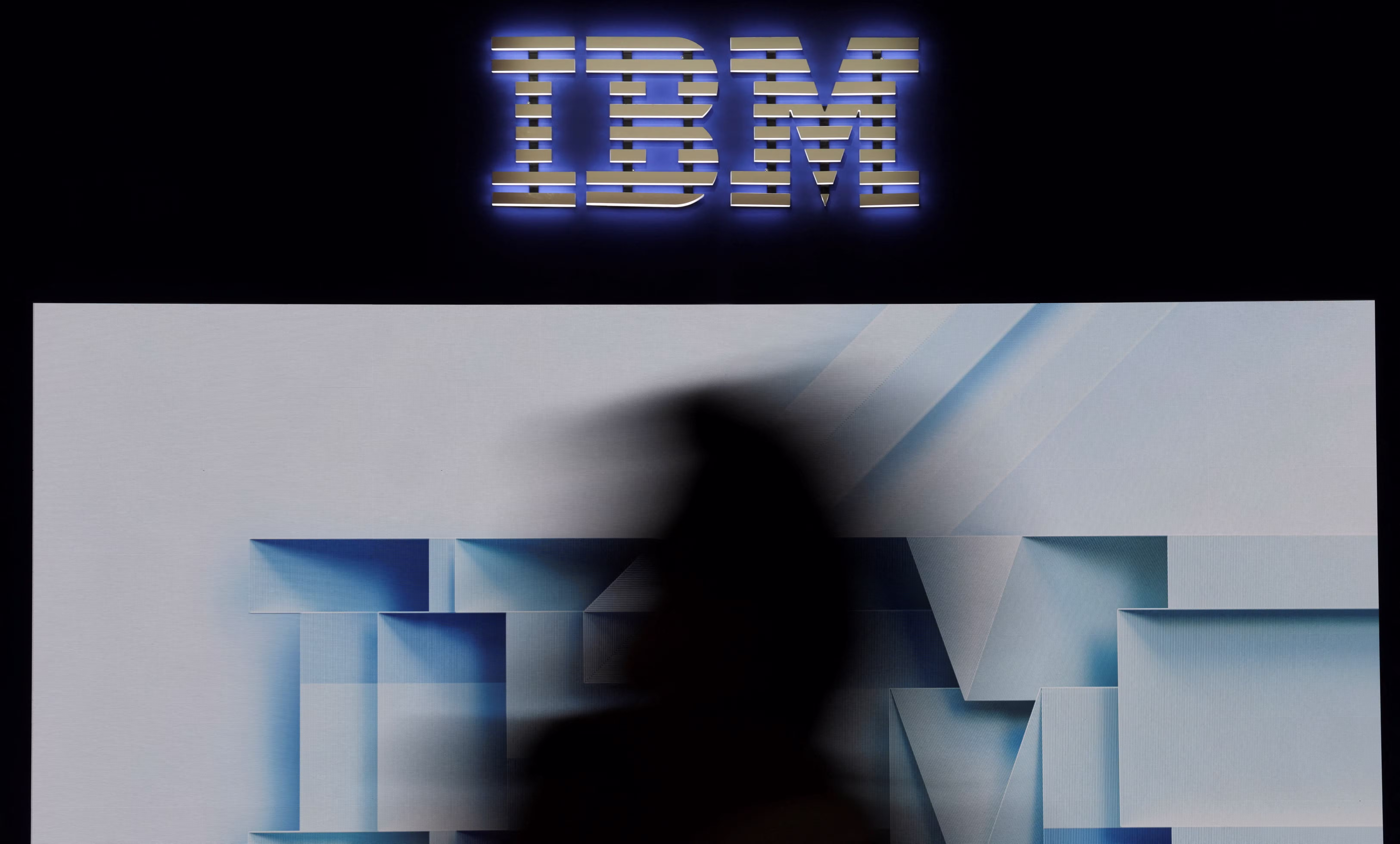 CEO da IBM admite impacto da IA nos negócios e ações têm maior queda desde 1972