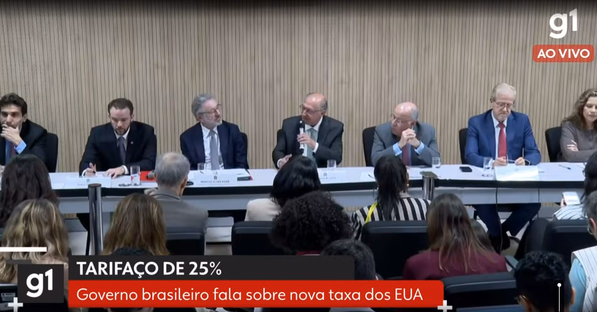 Governo faz coletiva sobre novo tarifaço de 25% dos EUA contra Brasil