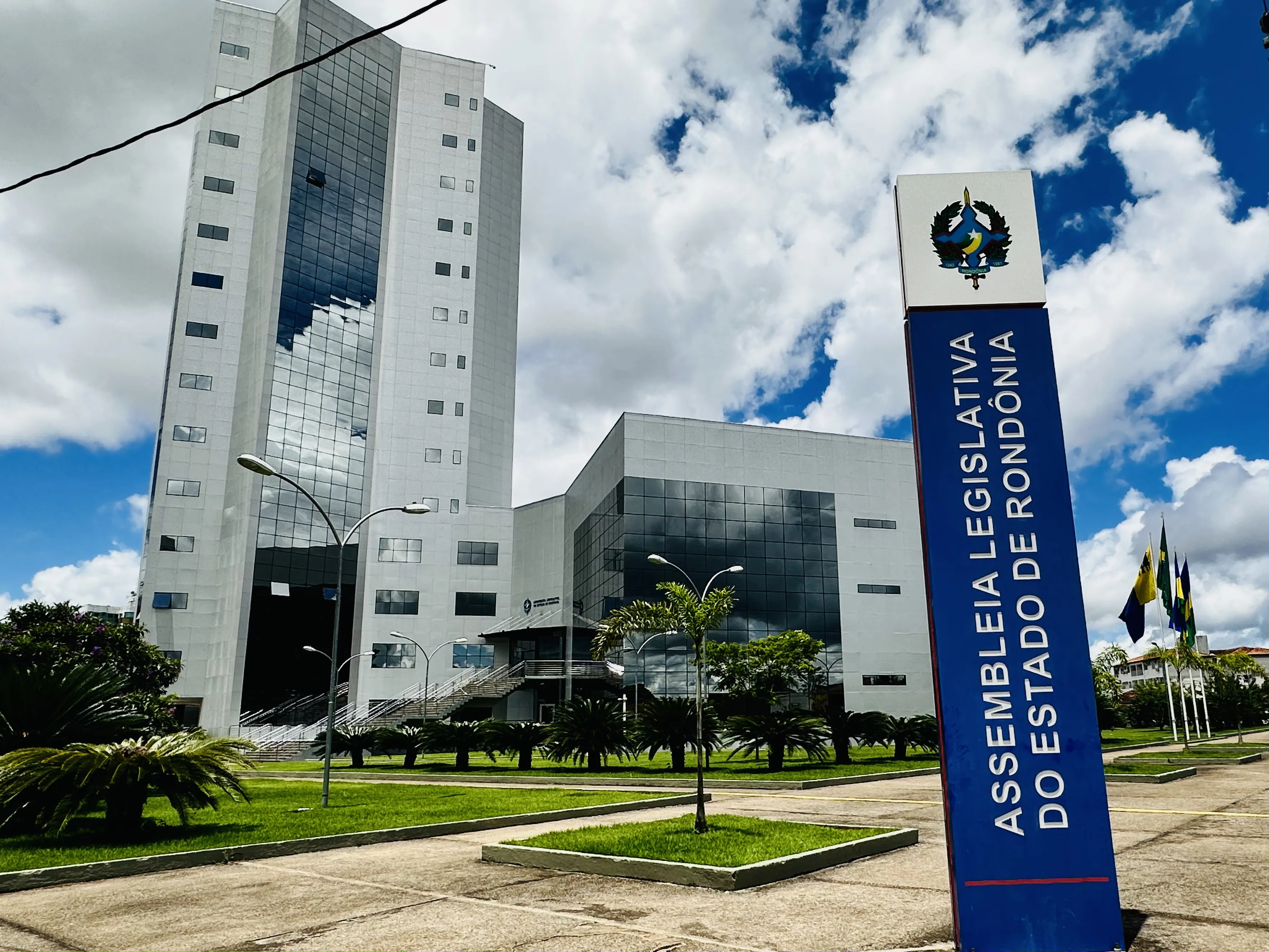 ALE-RO aprova projeto que exige autorização dos pais para atividades escolares sobre gênero