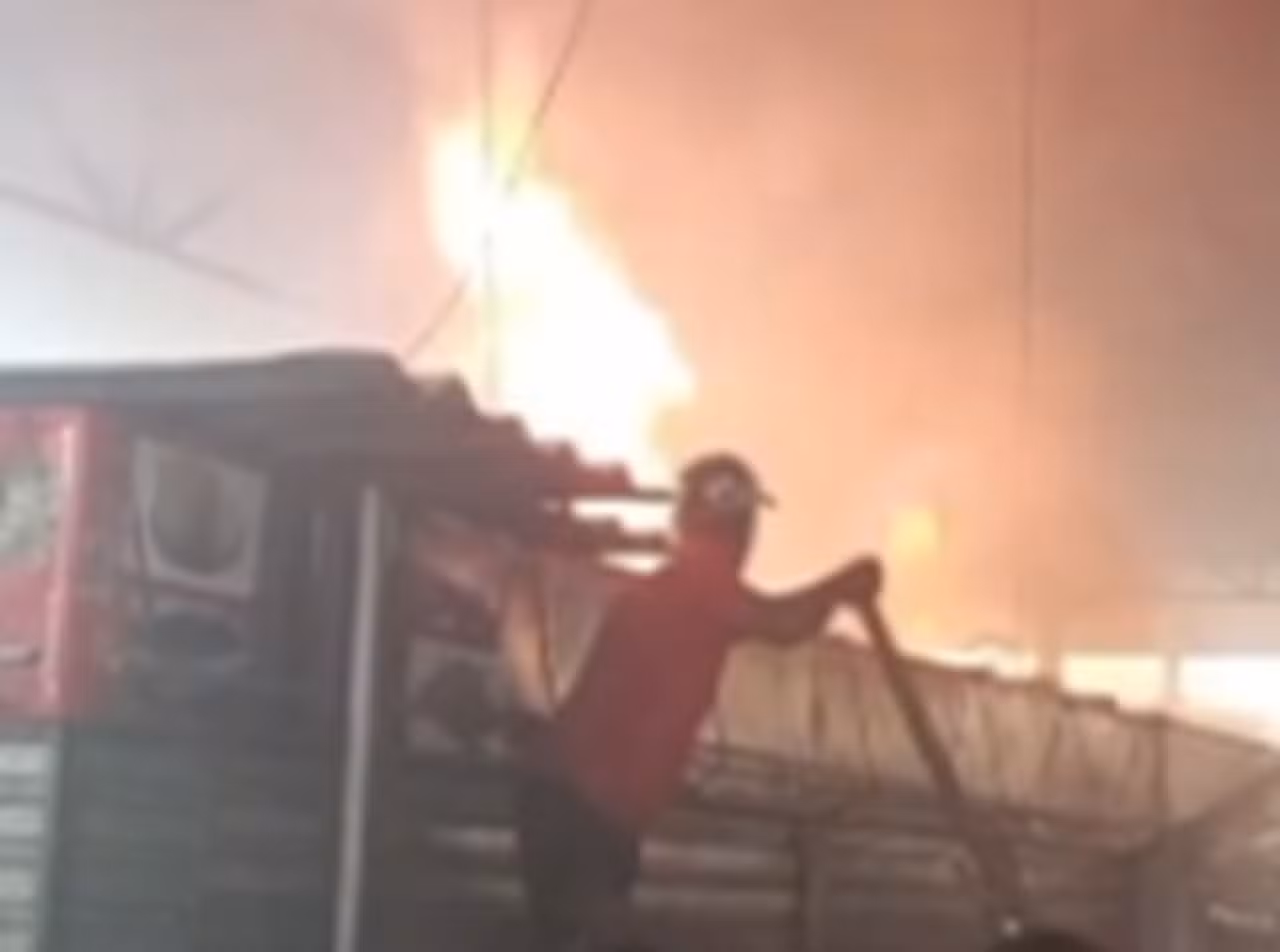 Incêndio atinge Mercado Público de Arapiraca e assusta comerciantes