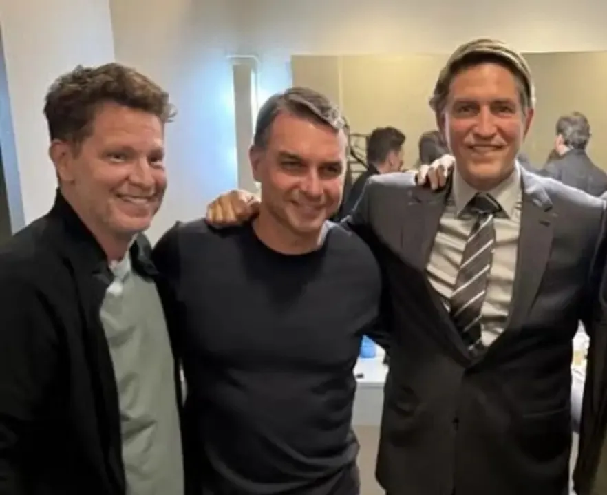 Caso 'Dark Horse': ex-marqueteiro de Flávio Bolsonaro enviou R$ 1 milhão a produtora do filme