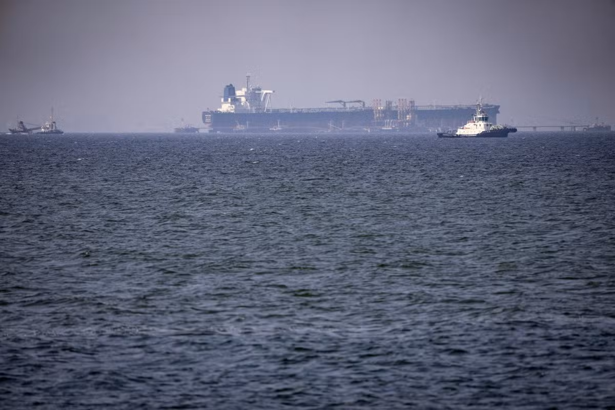 Petróleo bate os US$ 100 com escalada da guerra entre EUA e Irã