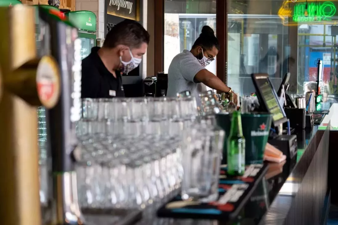 Renda maior, emprego forte e dívida crescente: por que o consumo segue forte mesmo com juros altos?