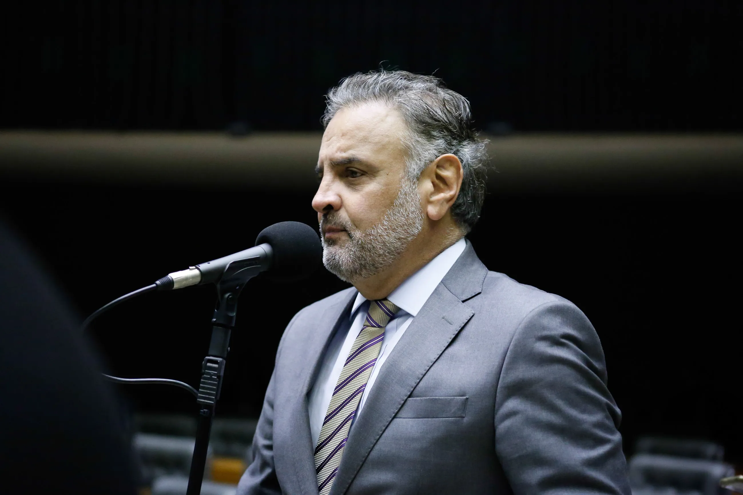 Aécio Neves desiste, e PSDB diz que não terá candidato à Presidência da República
