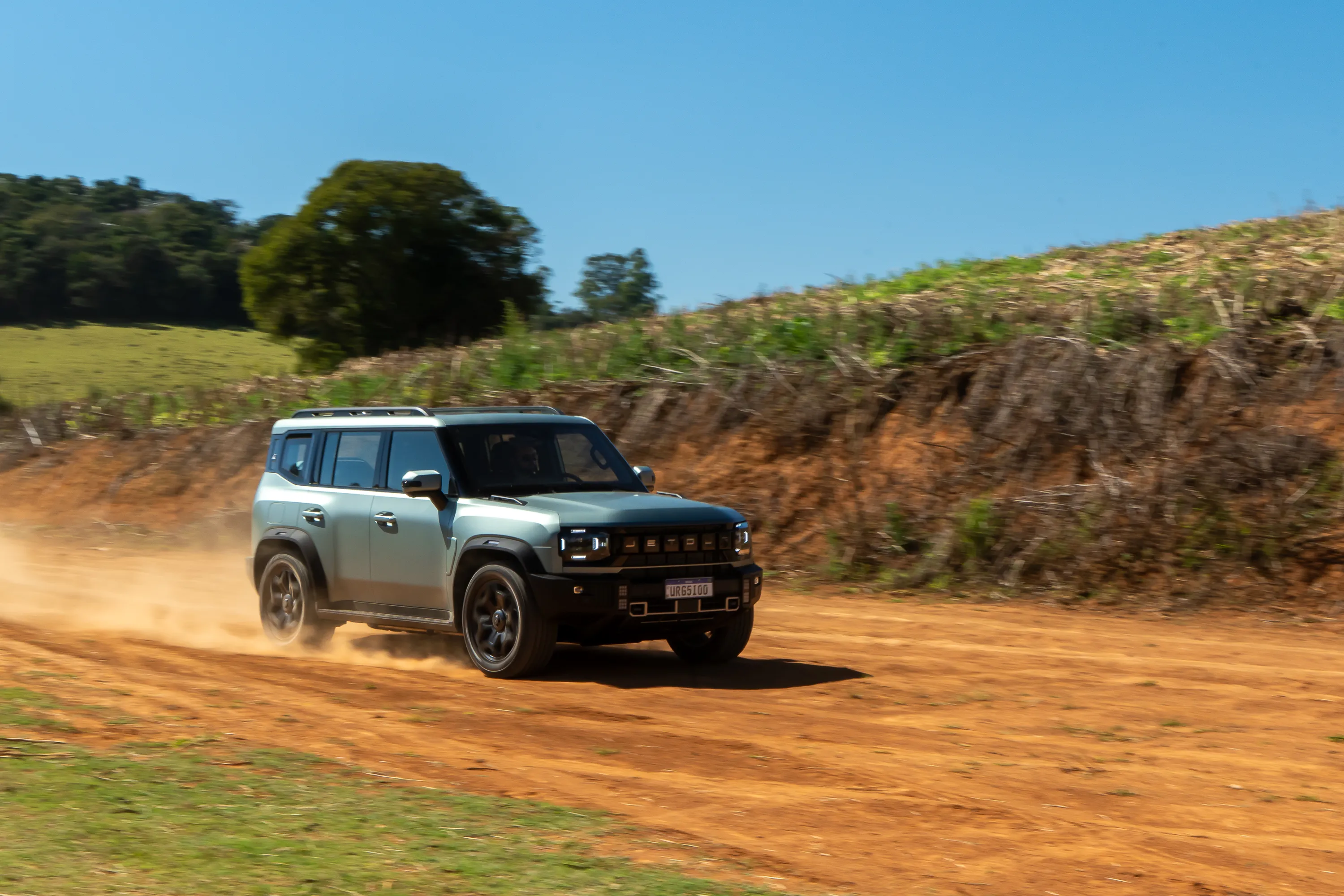 Jetour T2 4x4 chega por R$ 349.900 contra Tank 300 e Haval H9; veja os prós e contras do jipão híbrido
