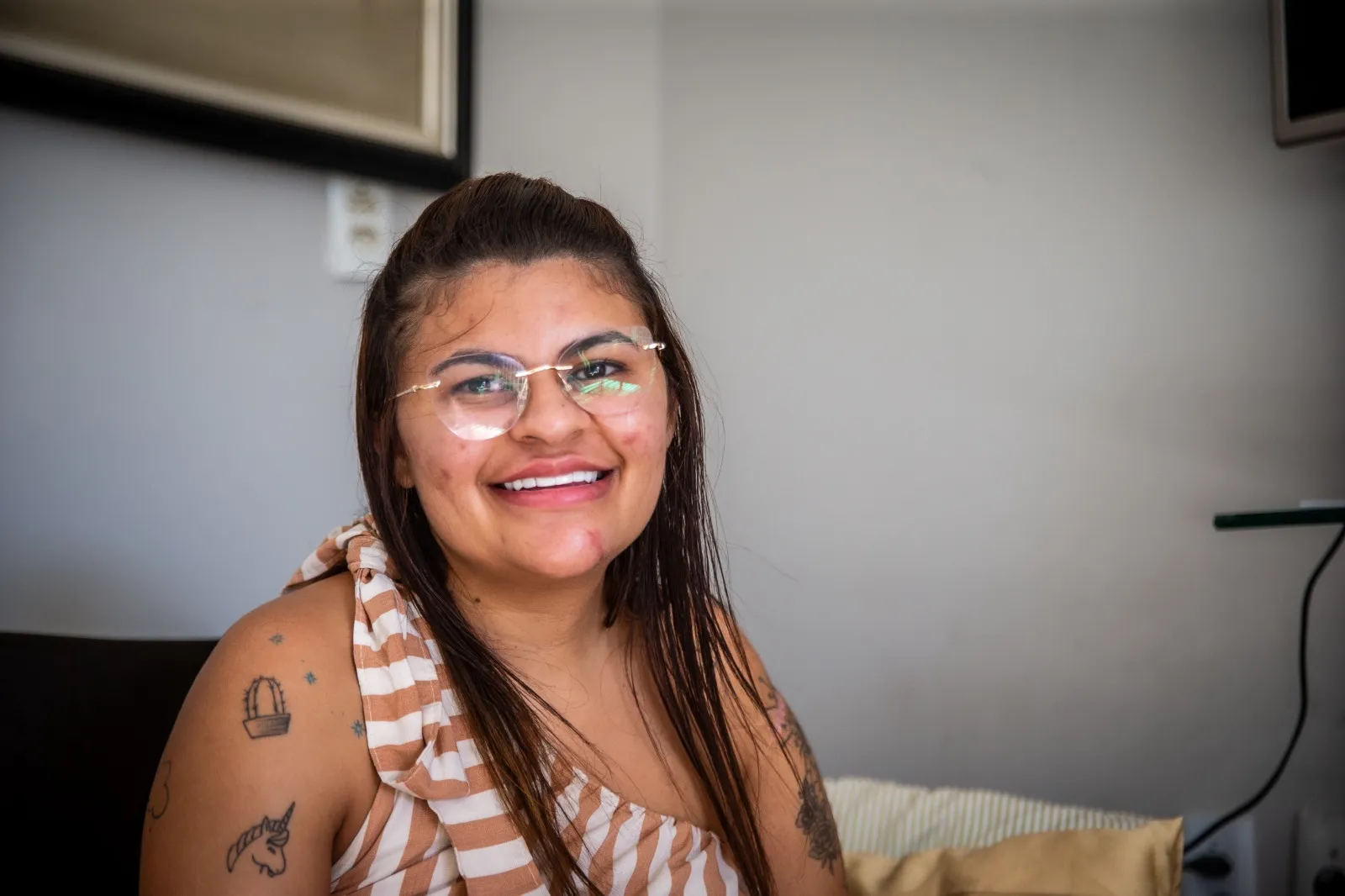 Ana Clara busca recuperar movimentos das mãos atacadas em tentativa de feminicídio e traça novos planos um mês após alta