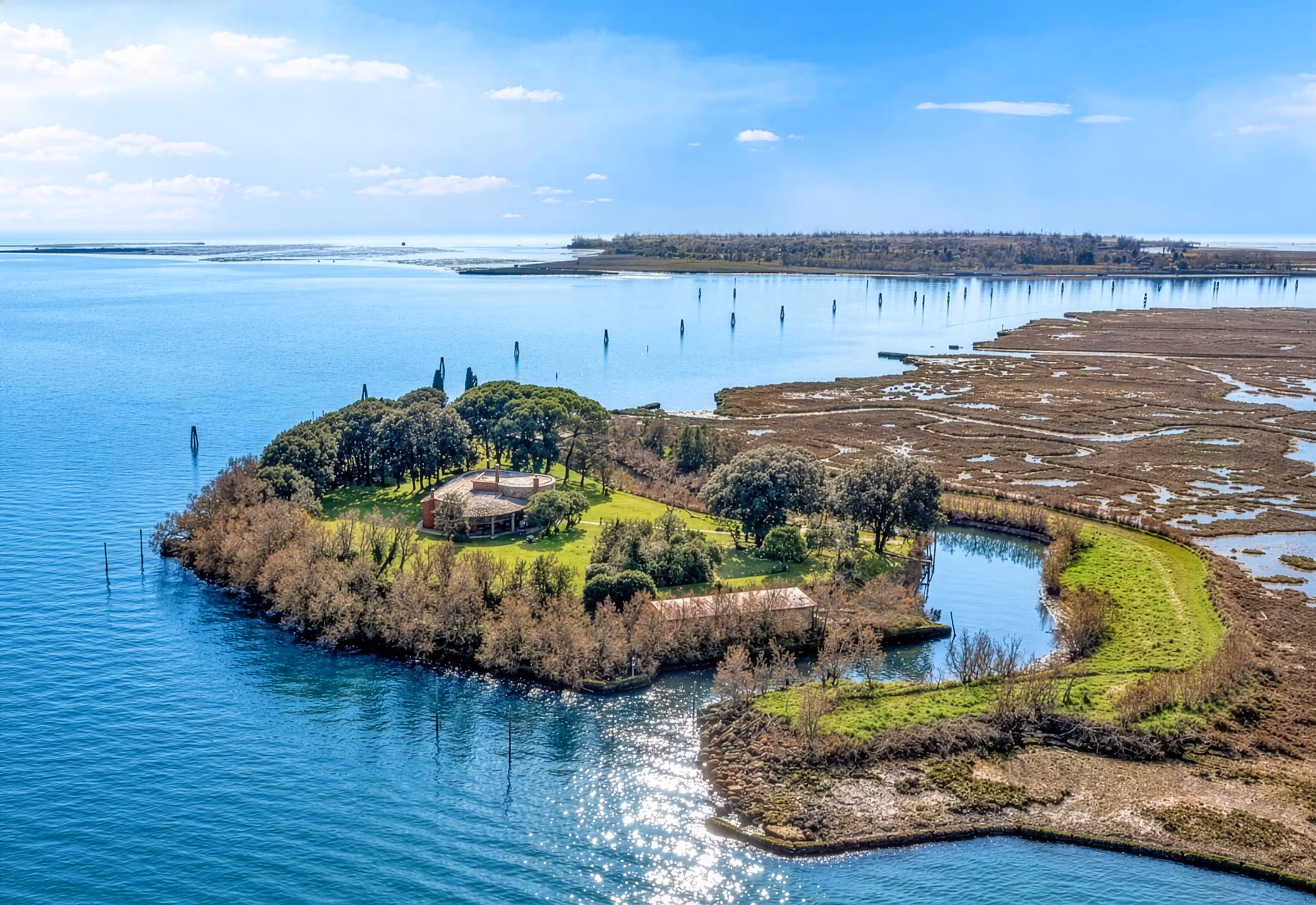 Ilha particular com forte napoleônico é colocada a?
