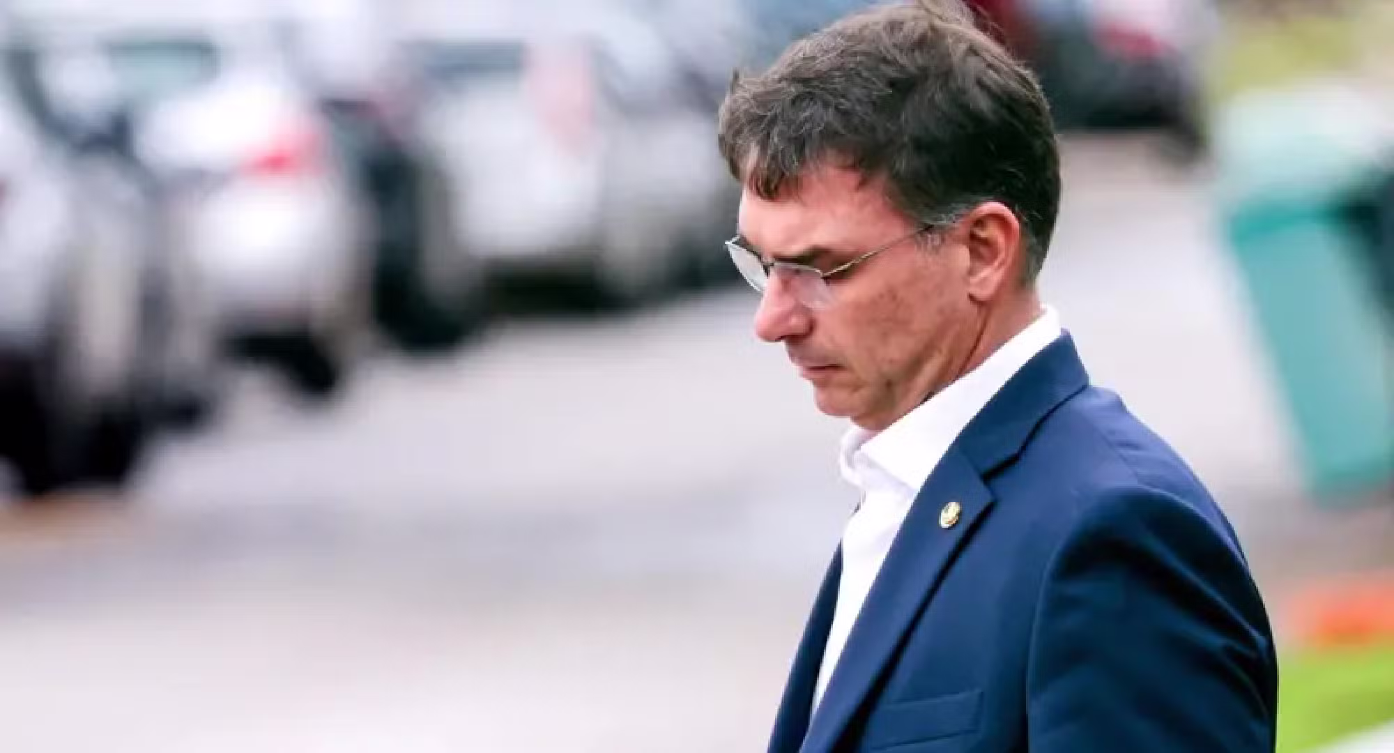 Depois das críticas às urnas, interlocutores de Flávio Bolsonaro alertam para risco de perda de apoio no eleitorado independente