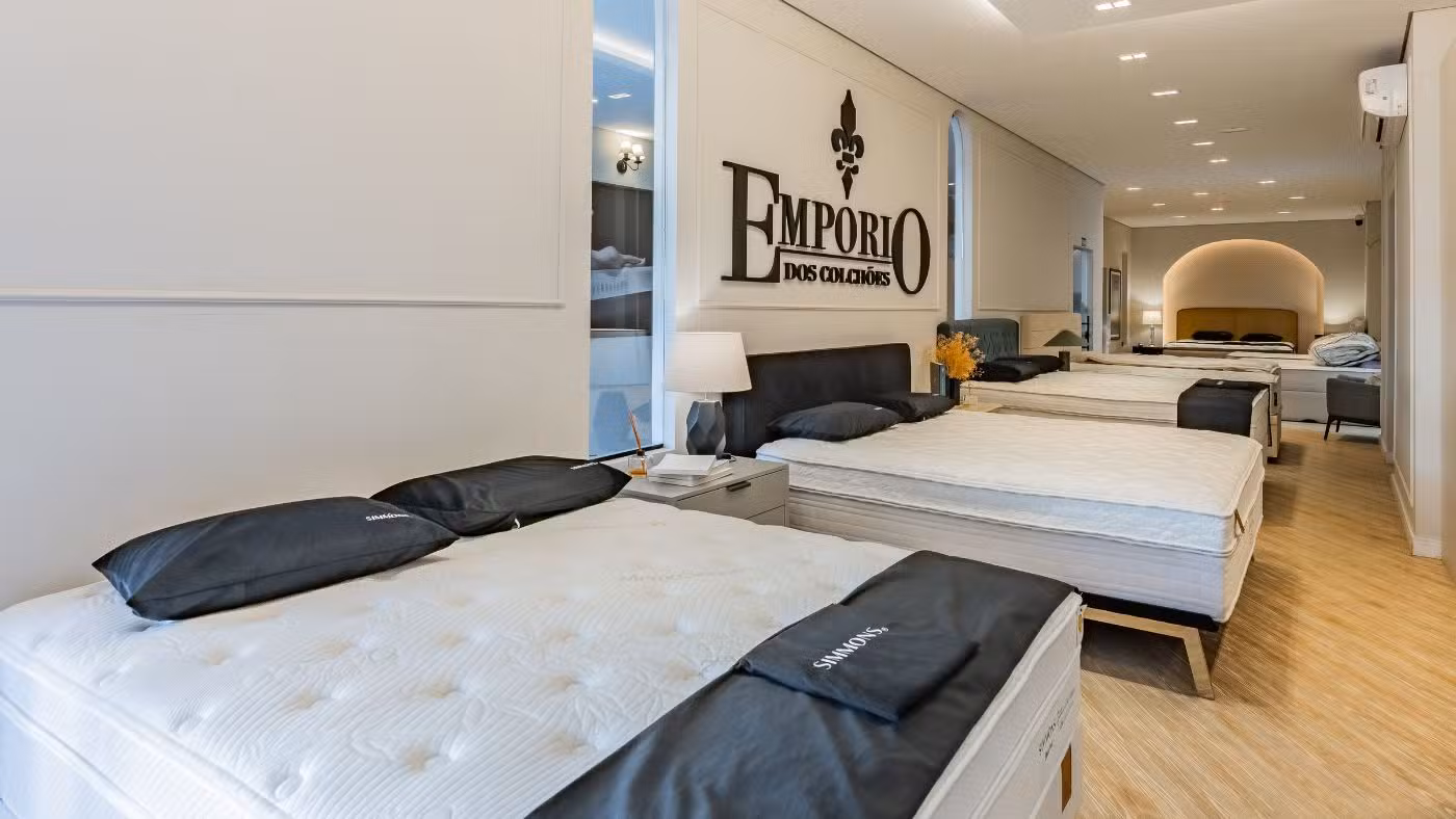 Simmons celebra cinco anos levando conforto premium a Praia Grande