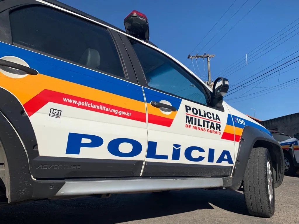 Trans é morta com 25 facadas em Contagem; suspeito confessa crime após ser agredido por moradores, diz polícia