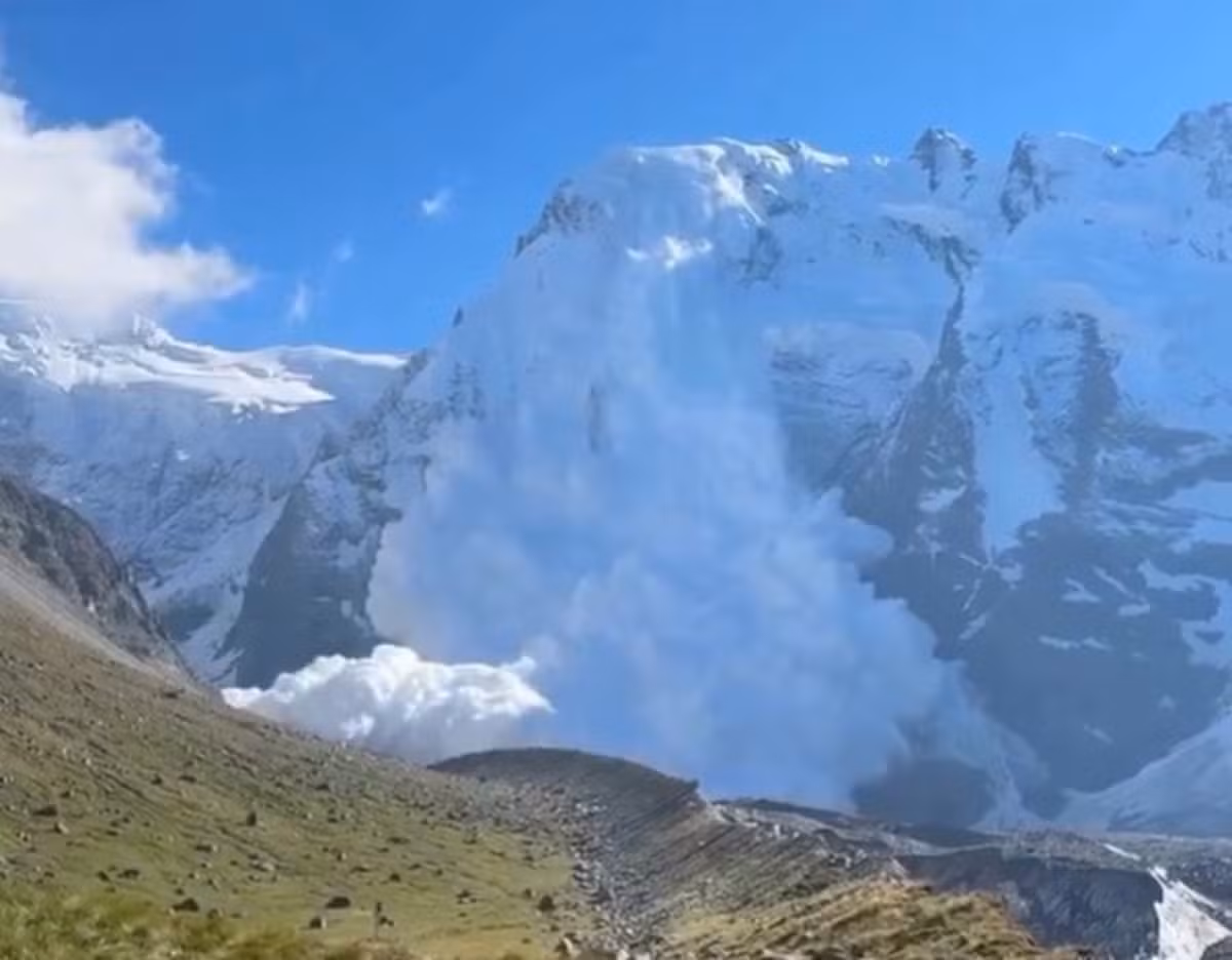 VÍDEO mostra avalanche que matou 11 alpinistas em montanha da Rússia