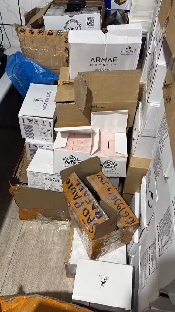 Passageiro de ônibus é preso com 600 perfumes e eletrônicos contrabandeados na BR