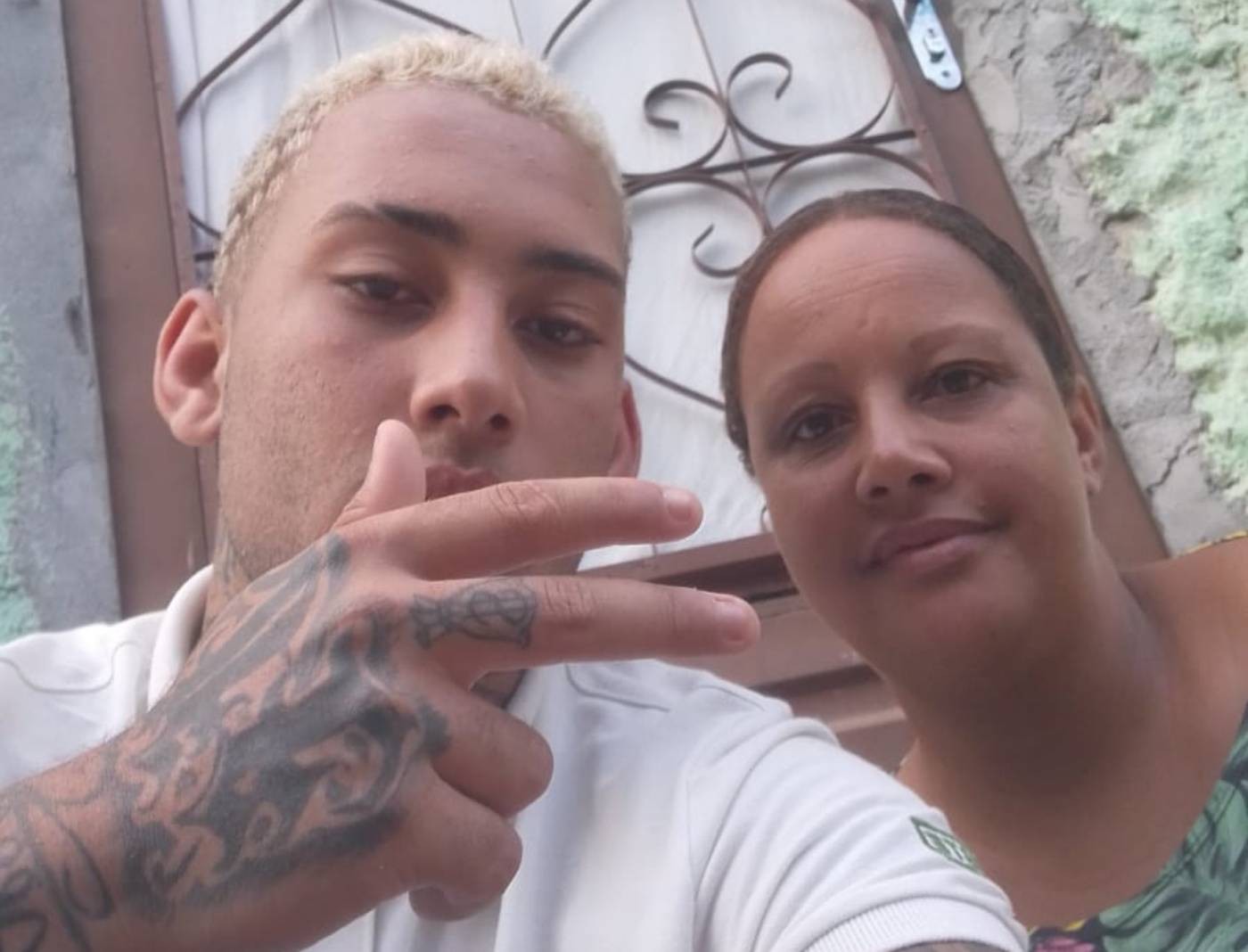 Adolescente morto a tiros na porta de casa é velado em BH