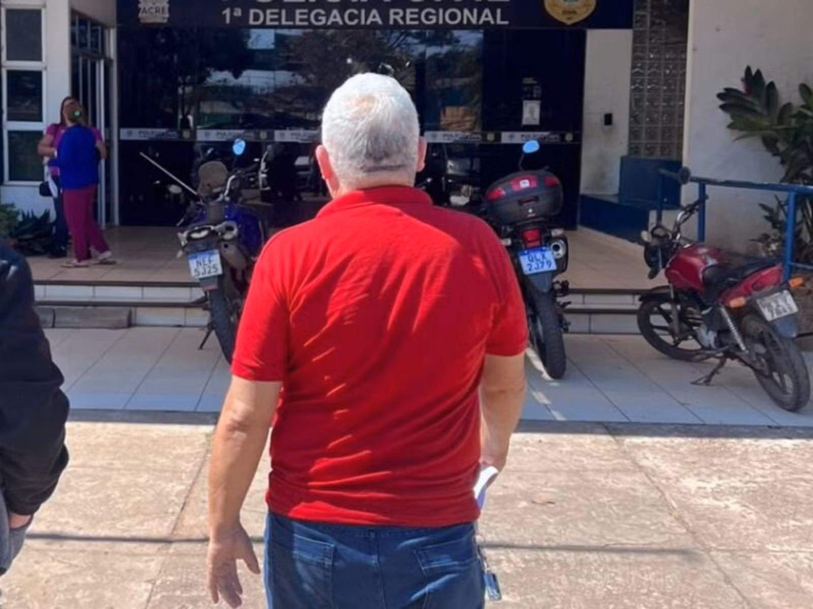Homem é preso após se passar por advogado e dar golpe de R$ 13 mil em idosa no Acre