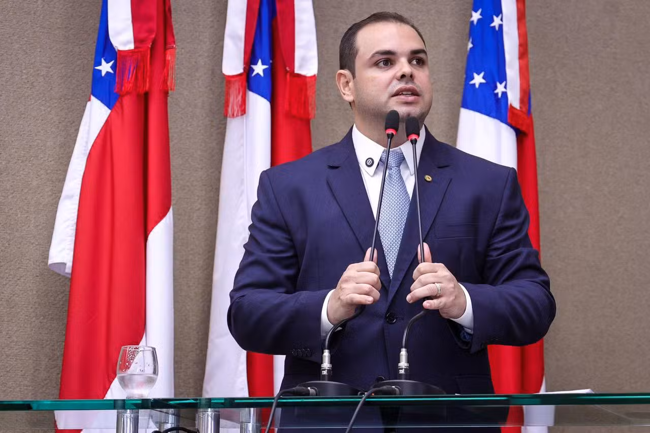 Governo do AM paga R$ 8 milhões em emendas indicadas por Roberto Cidade quando ele era deputado