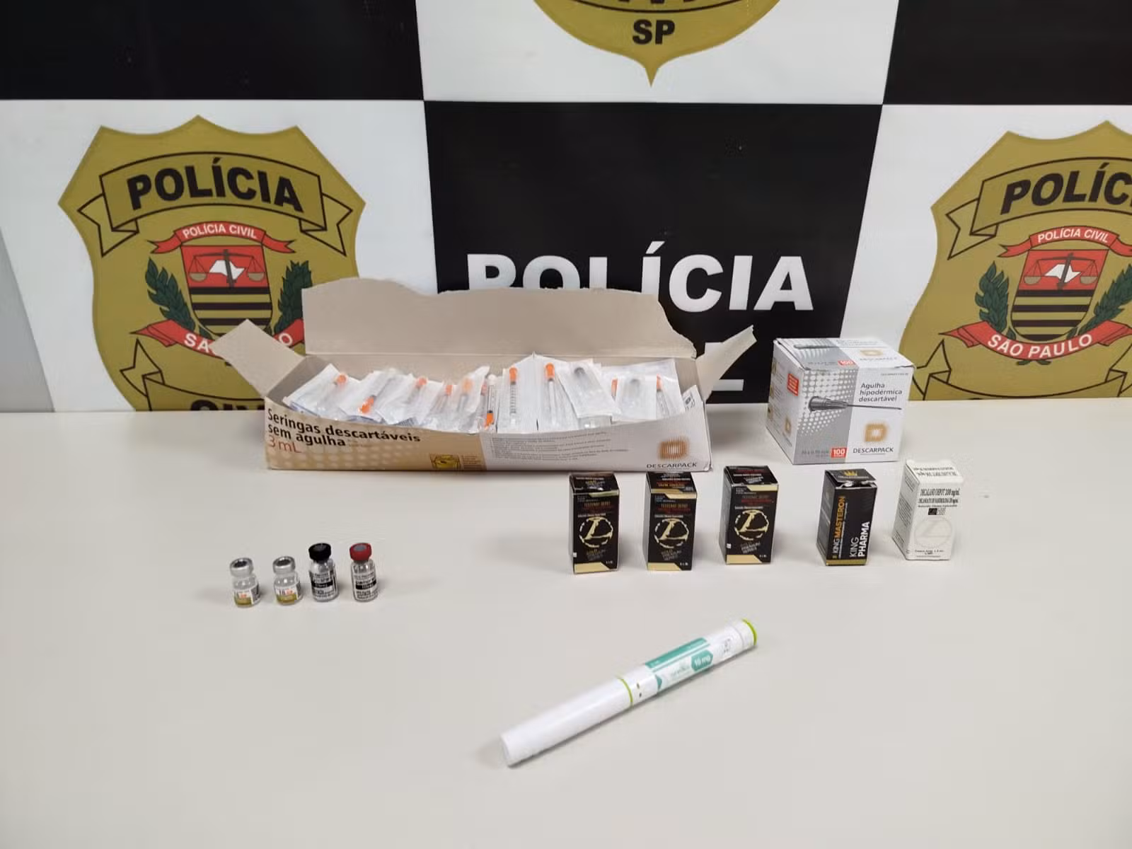 Três pessoas são presas por suspeita de comércio ilegal de anabolizantes e canetas emagrecedoras em Sertãozinho, SP