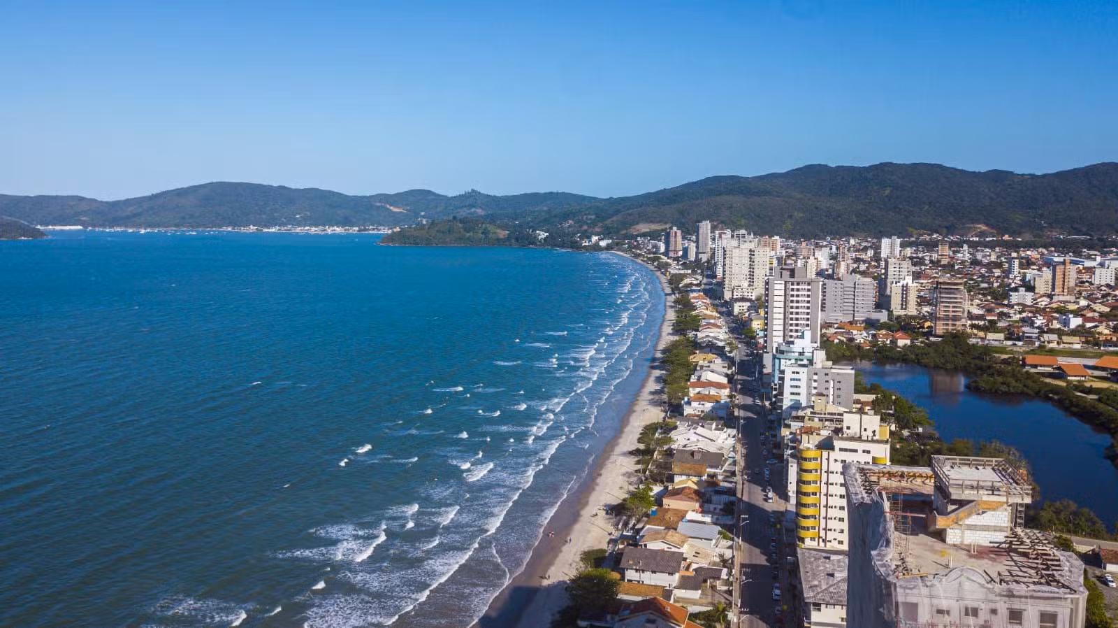 Homem recebe cobranças de IPTU de imóvel vendido há 33 anos e TJ determina indenização
