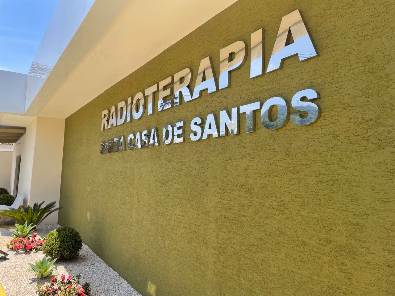 Santa Casa de Santos recebe novo equipamento e deve dobrar tratamento com radioterapia; entenda