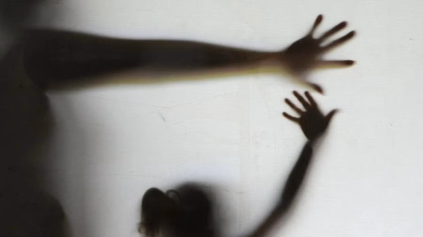 Mulher denuncia o próprio pai após filha de 12 anos relatar que foi estuprada pelo avô