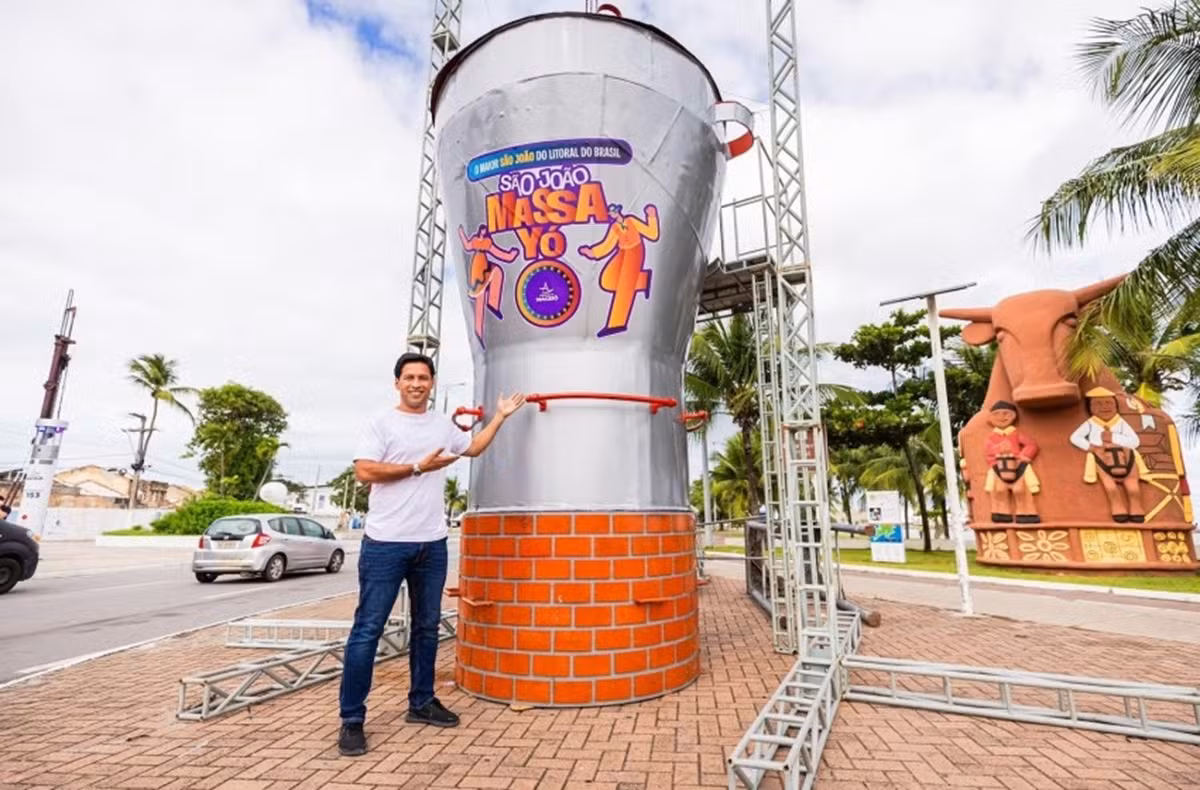 Cuscuzeira gigante distribui cuscuz de graça no São João Massayó