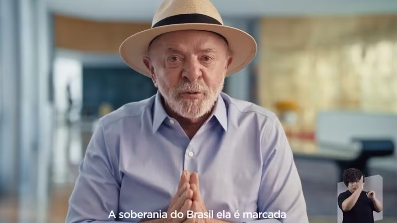 Campanha de Lula cita tarifaço, defende soberania e critica família Bolsonaro em nova propaganda eleitoral na TV