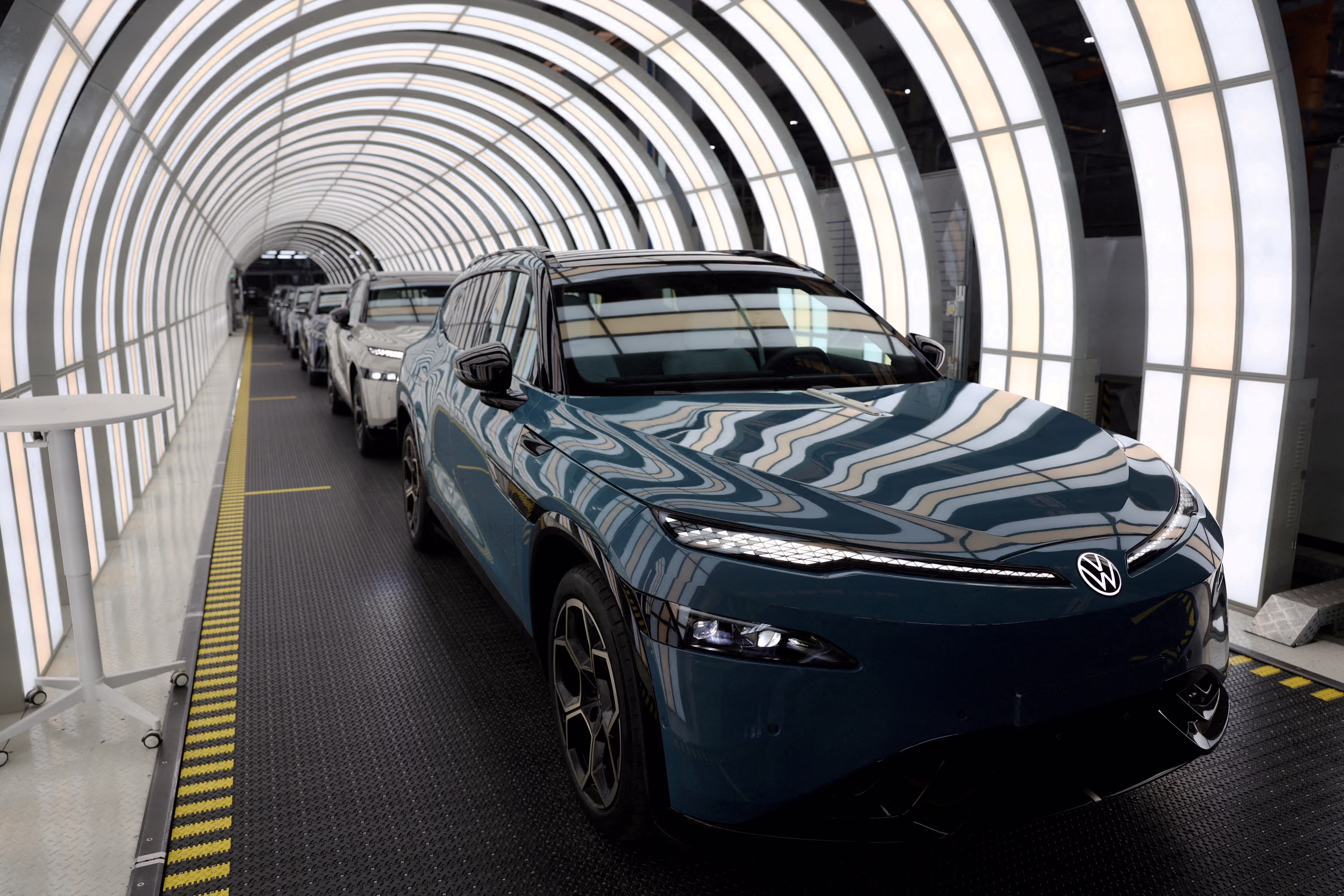 Volkswagen defende cortes mais profundos diante do avanço das montadoras chinesas na Europa