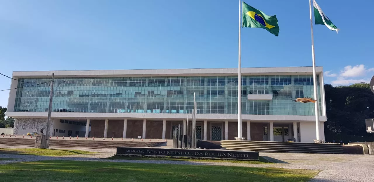 Candidatos ao governo do Paraná visitam feiras, participam de atos, caminhadas e conversa com moradores