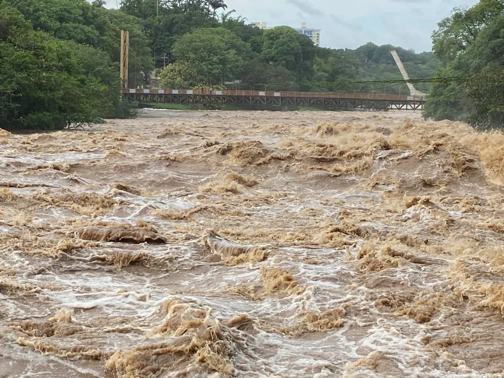 Rio Piracicaba atinge 4,2 metros e entra em emergência para risco de transbordamento; veja pontos