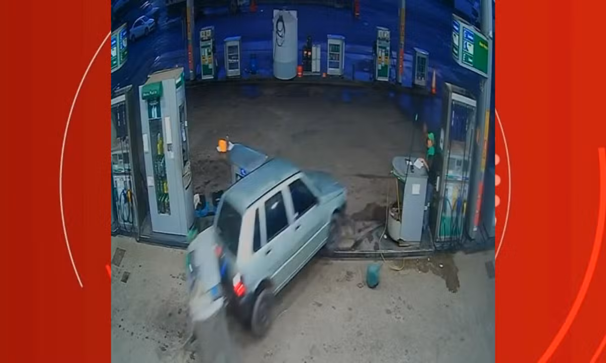 VÍDEO: frentista sobrevive após quase ser atropelada por carro enquanto trabalhava em posto de combustível na Bahia